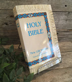 Holy Bible: New Life Version with Topical Study Notes